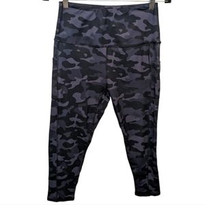 Oyanus Women's Camo Cropped Leggings 🖤 Size M